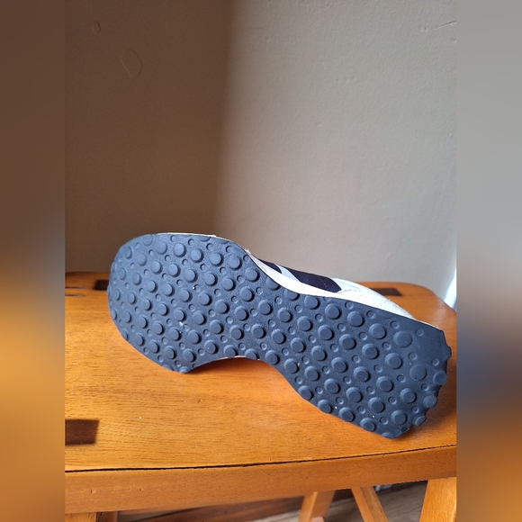 NEW BALANCE 327 Casual Sneakers from Finish Line Sz. 7 - Picture 7 of 11